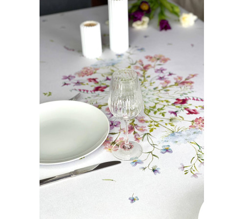 Завтрак в саду: скатерть 145 х 150 см (с пропиткой "Антипятно")