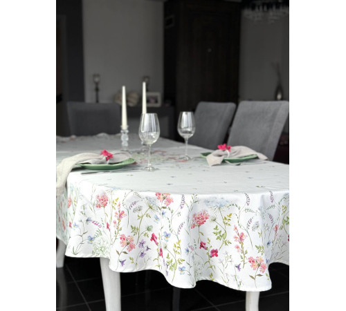 Завтрак в саду: овальная скатерть 145 х 200 см (с пропиткой "Антипятно")