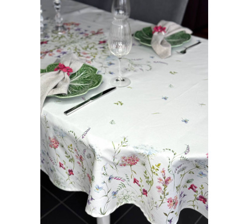 Завтрак в саду: овальная скатерть 145 х 200 см (с пропиткой "Антипятно")