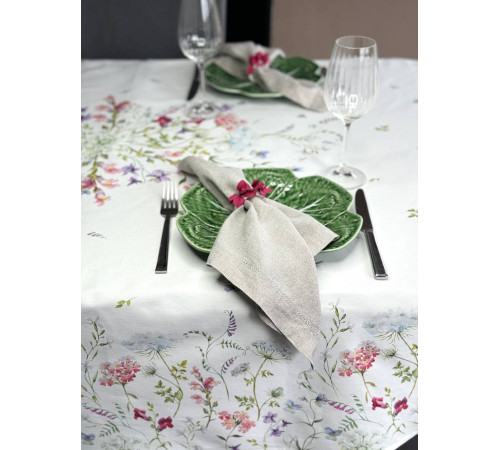 Завтрак в саду: овальная скатерть 145 х 200 см (с пропиткой "Антипятно")