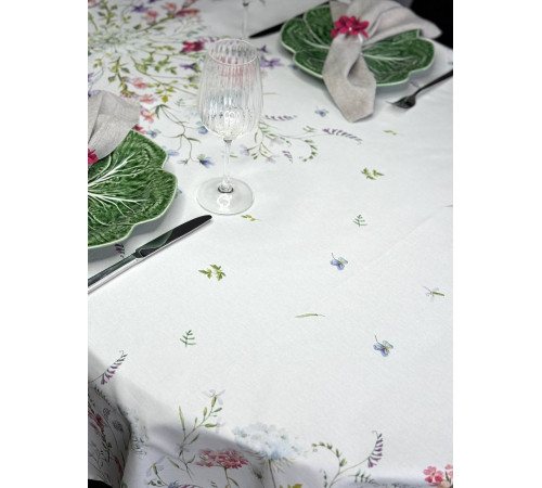 Завтрак в саду: овальная скатерть 145 х 200 см (с пропиткой "Антипятно")