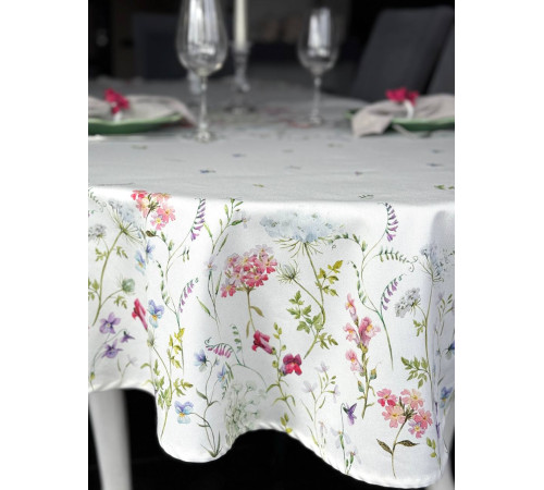 Завтрак в саду: овальная скатерть 145 х 200 см (с пропиткой "Антипятно")