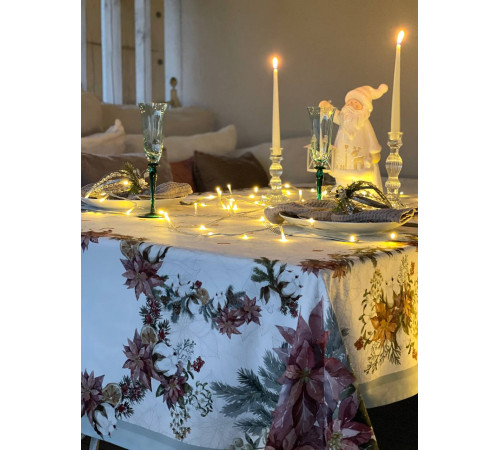 Скатерть столовая "Рождественская Пуансетия" 145*150																			