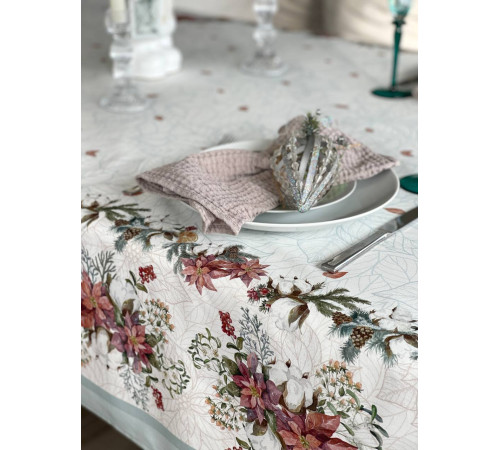 Скатерть столовая "Рождественская Пуансетия" 145*350																			