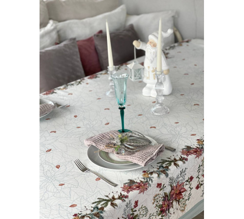Скатерть столовая "Рождественская Пуансетия" 145*350																			