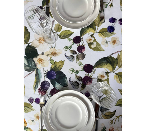 Ежевичная поляна: скатерть (с пропиткой "Антипятно")