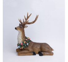 Лежачий олень с венком 34,5*19*35,8см